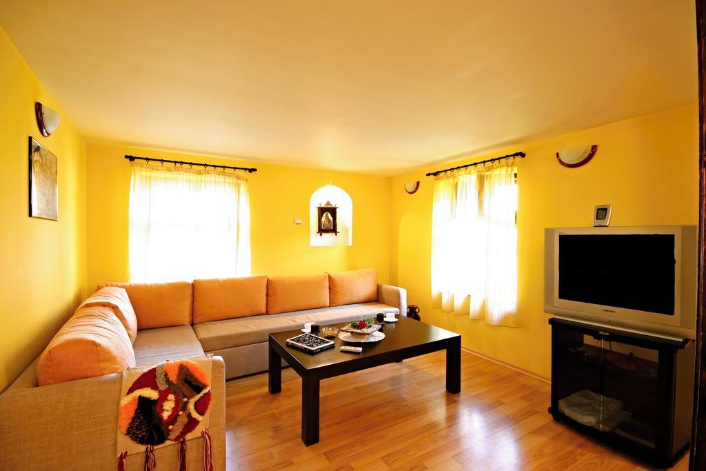 Private 4Br-2Ba Guest House Dryanovo With Pool And Free Parking Ngoại thất bức ảnh